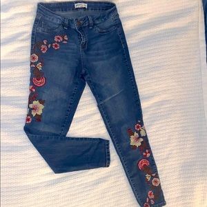 Artisan NY Floral Embroidered Skinny Jeans